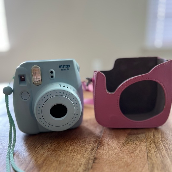 Instax mini Polaroid camera - Picture 2 of 4